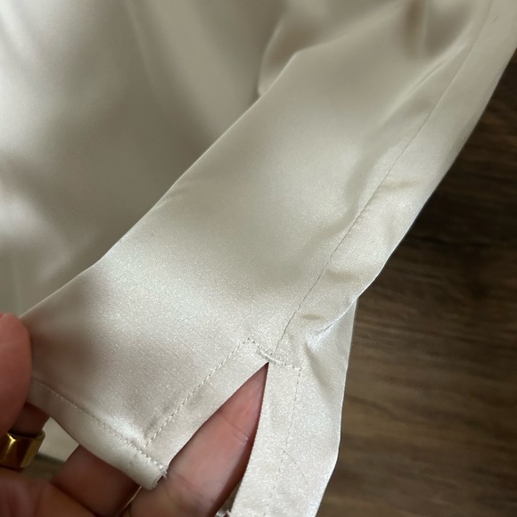 NWOT Banana Republic satin collared blouse- extra small - Picture 3 of 8